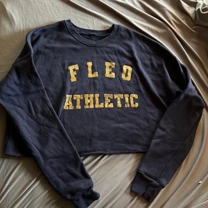NWOT Fleo Cropped Crewneck Sweatshirt
